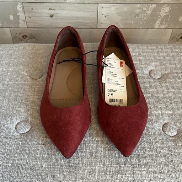 NWT UNIQLO Women's Deep Red Flat Shoes - Picture 2 of 8